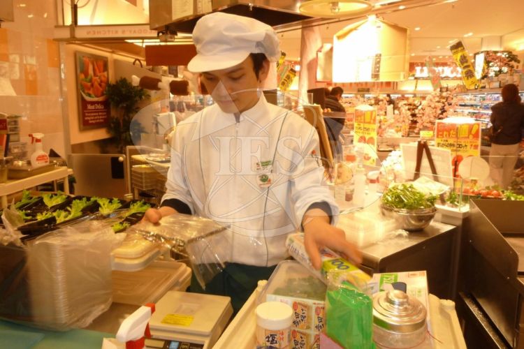 Công việc không có hợp đồng hoặc qua môi giới không rõ ràng